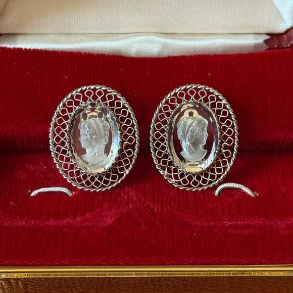 Vtg Whiting and Davis Glass Cameo Clip Earrings - Picture 2 of 7